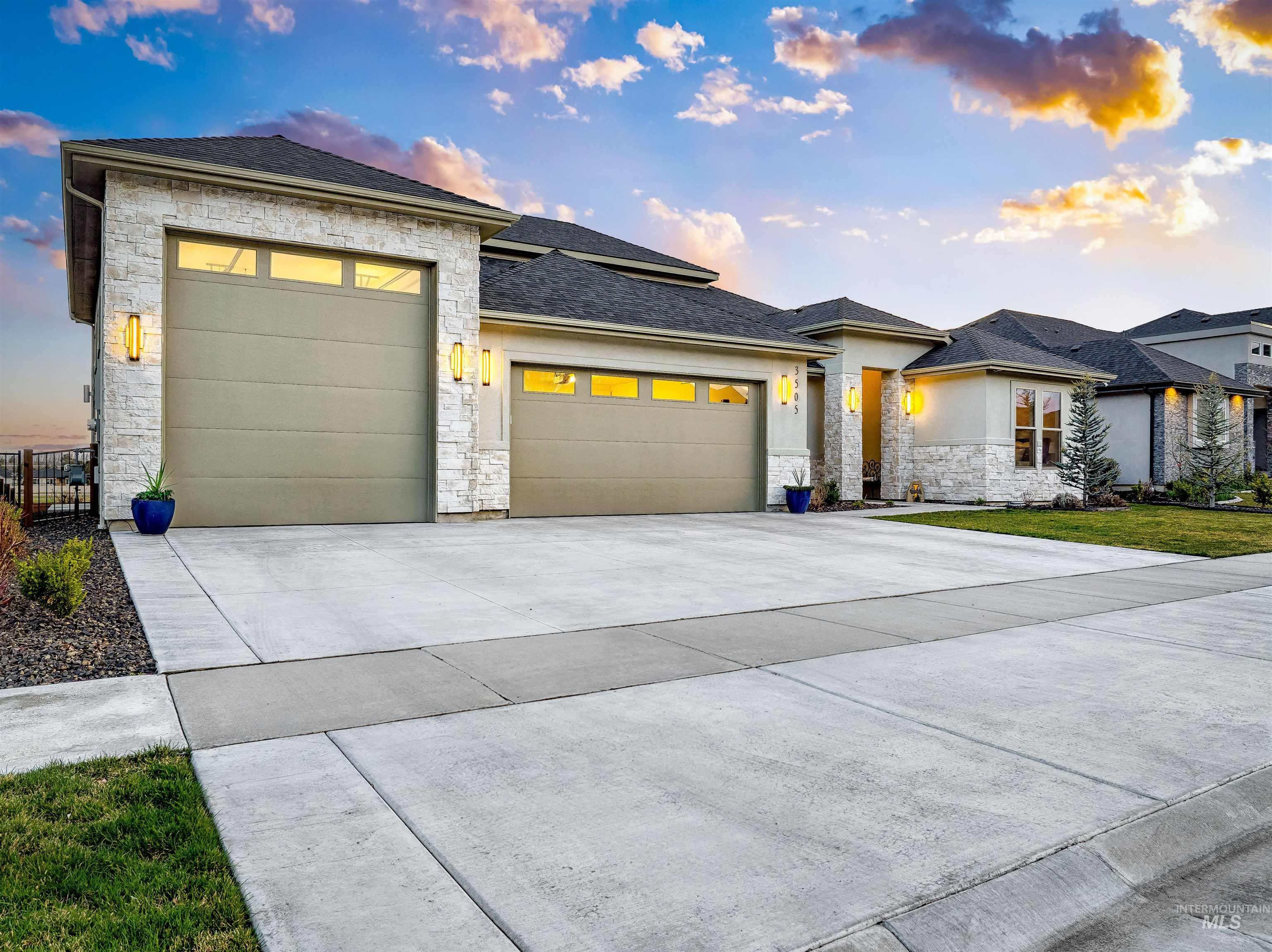 3505 W Barefoot Street