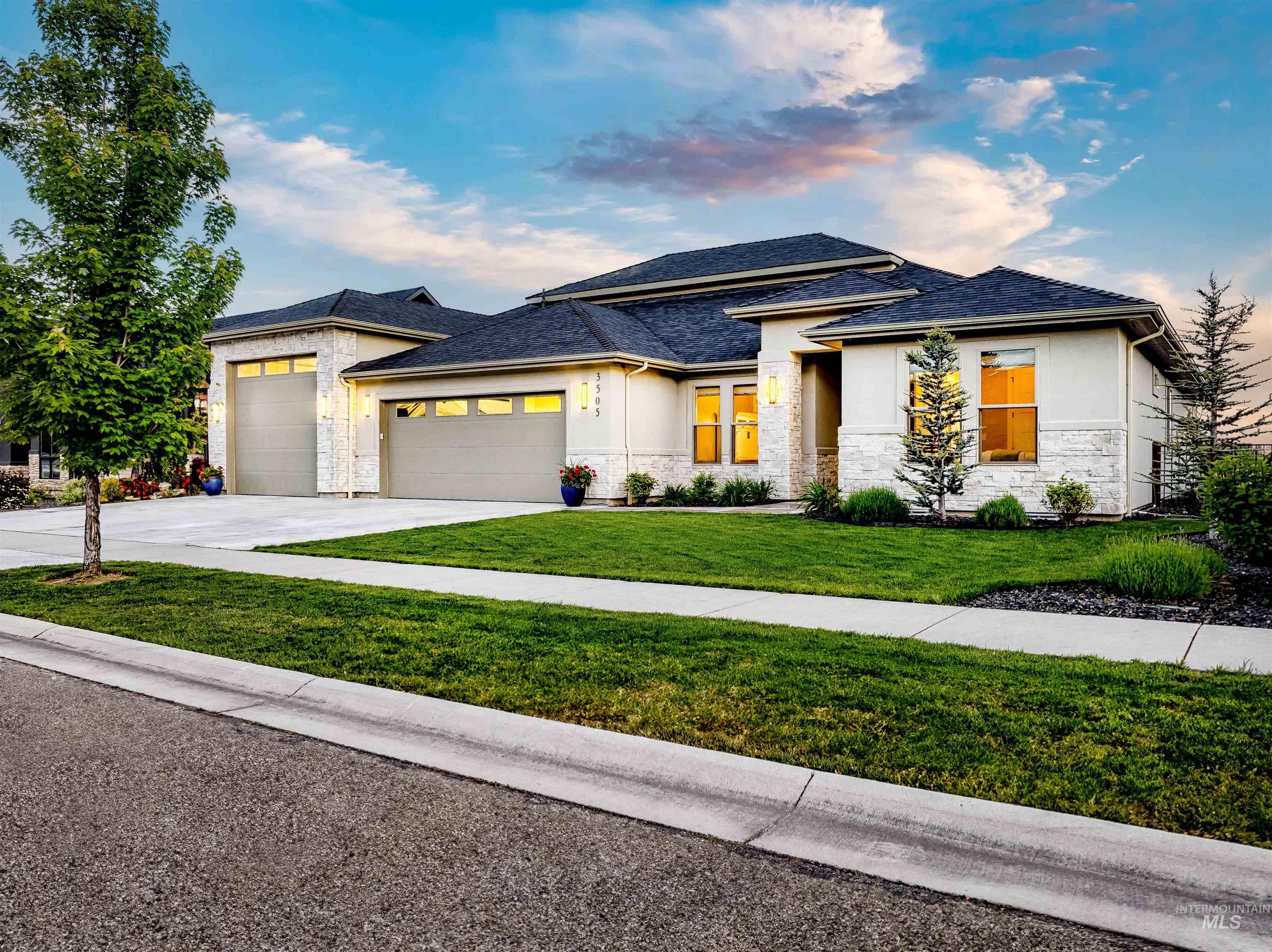 3505 W Barefoot Street