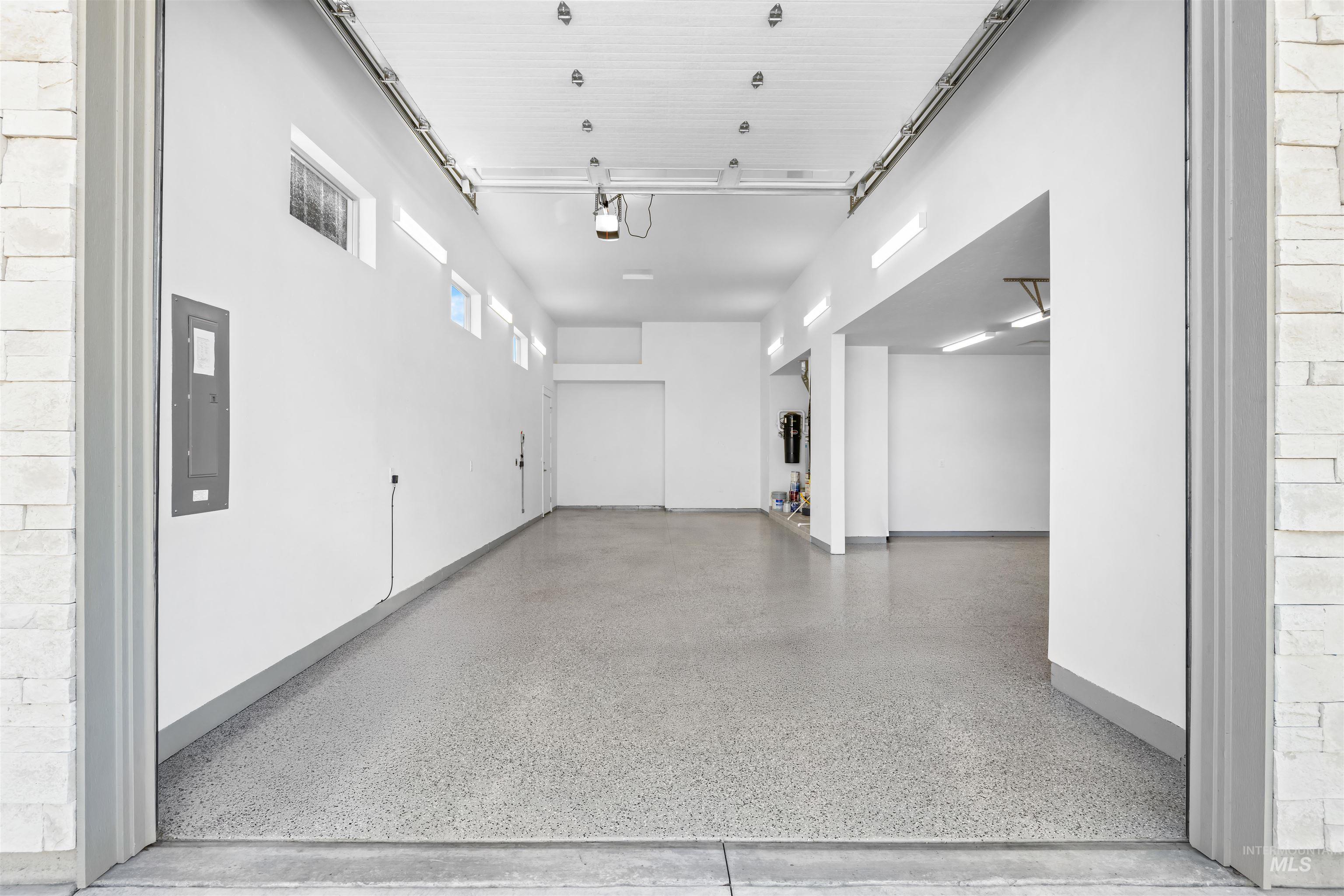 3505 W Barefoot Street