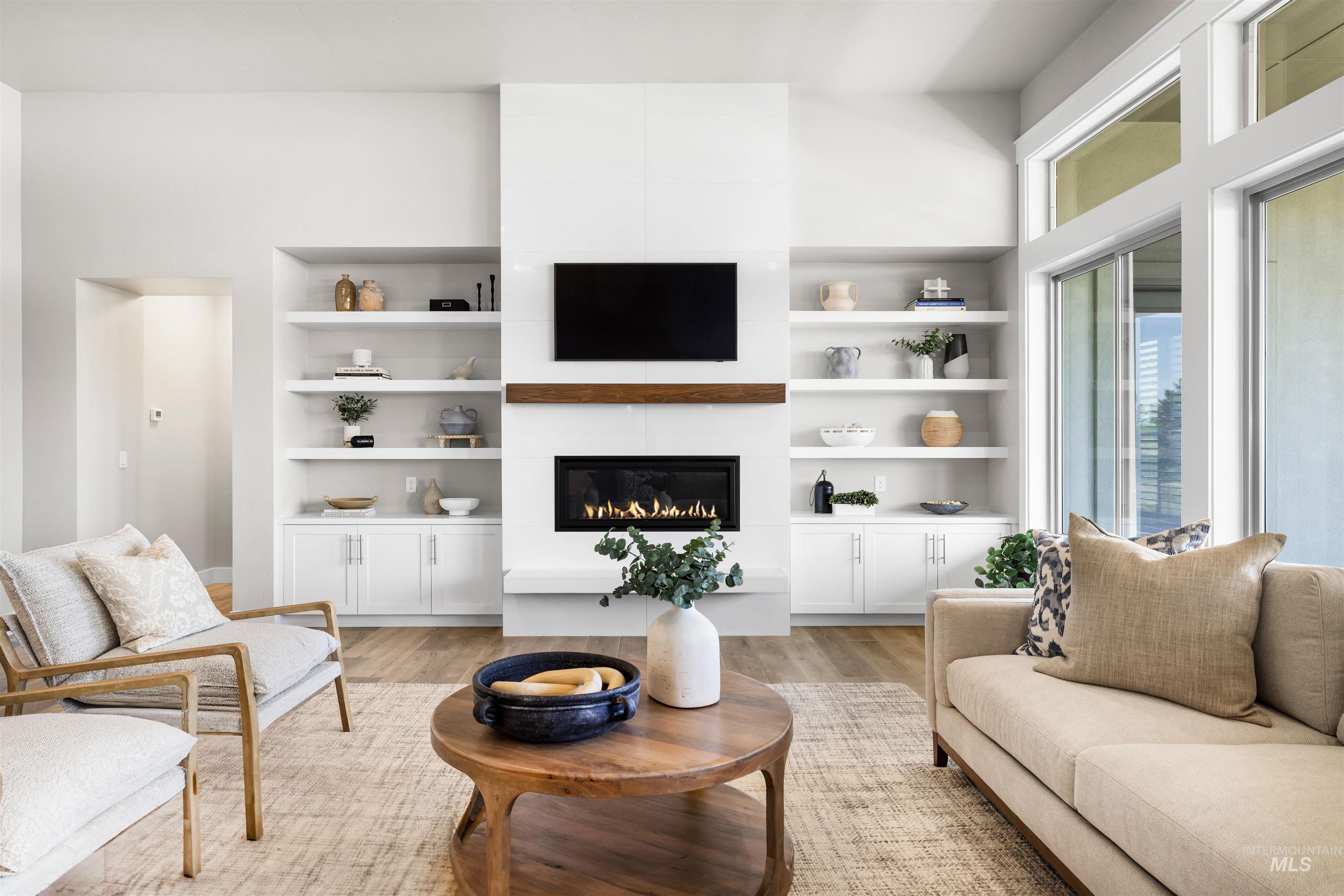 3505 W Barefoot Street