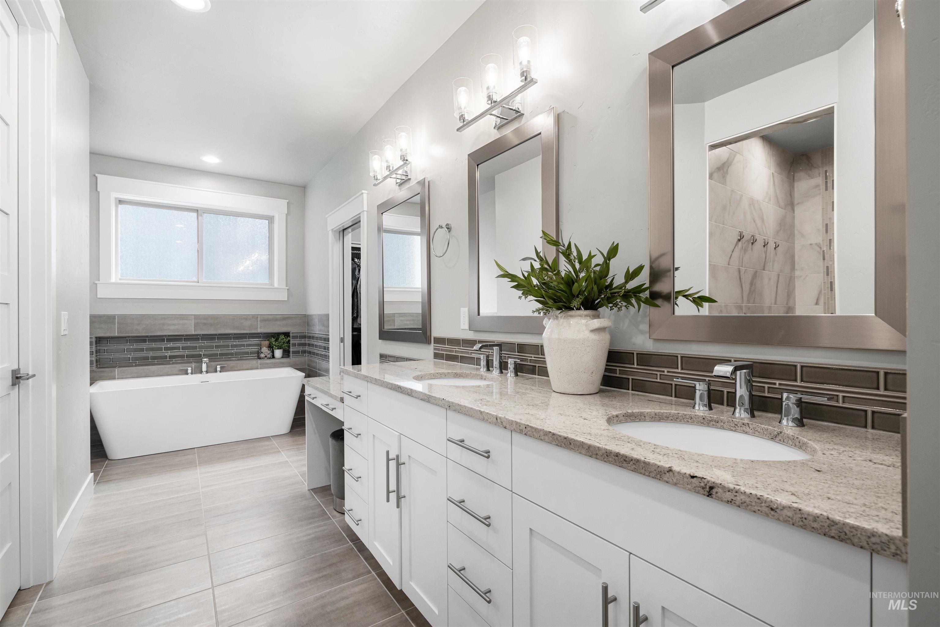 3505 W Barefoot Street