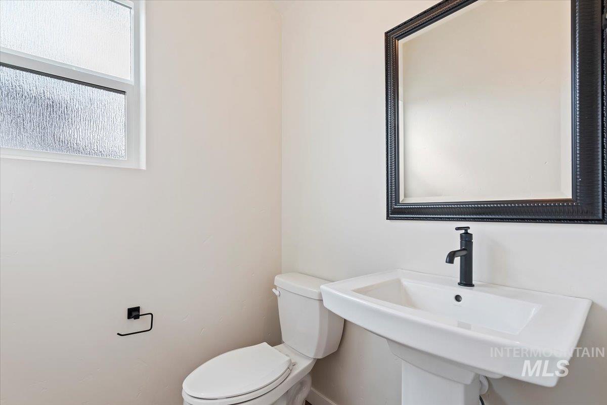 3866 W Spring House Ln