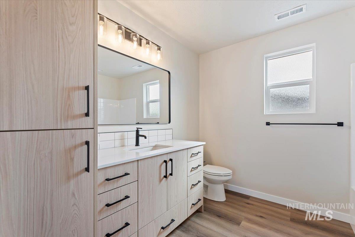 3866 W Spring House Ln