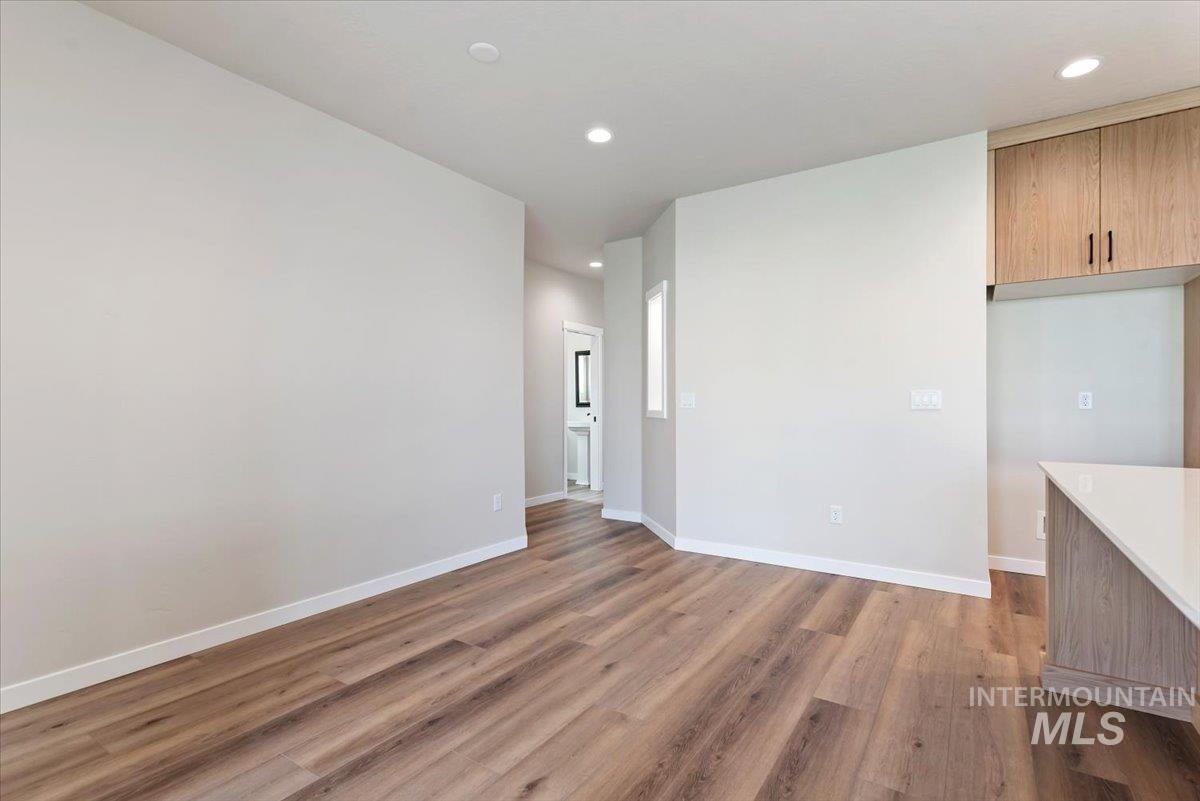 3866 W Spring House Ln