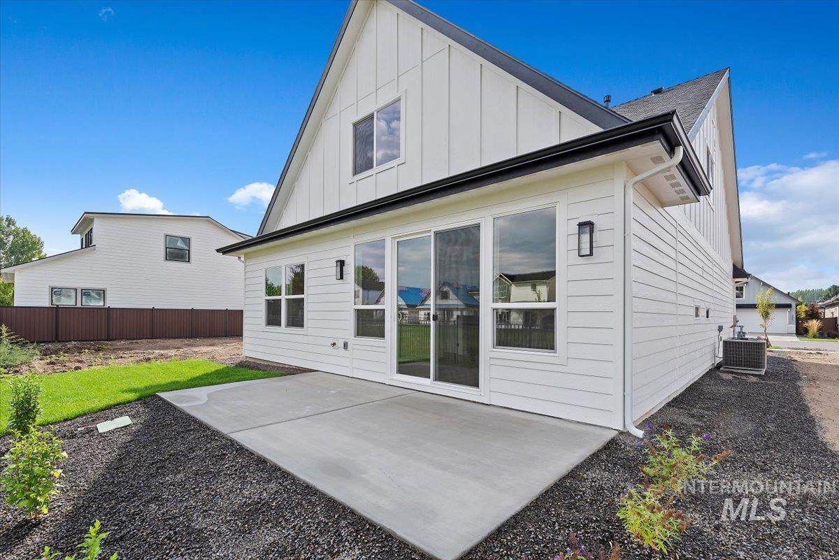 3866 W Spring House Ln