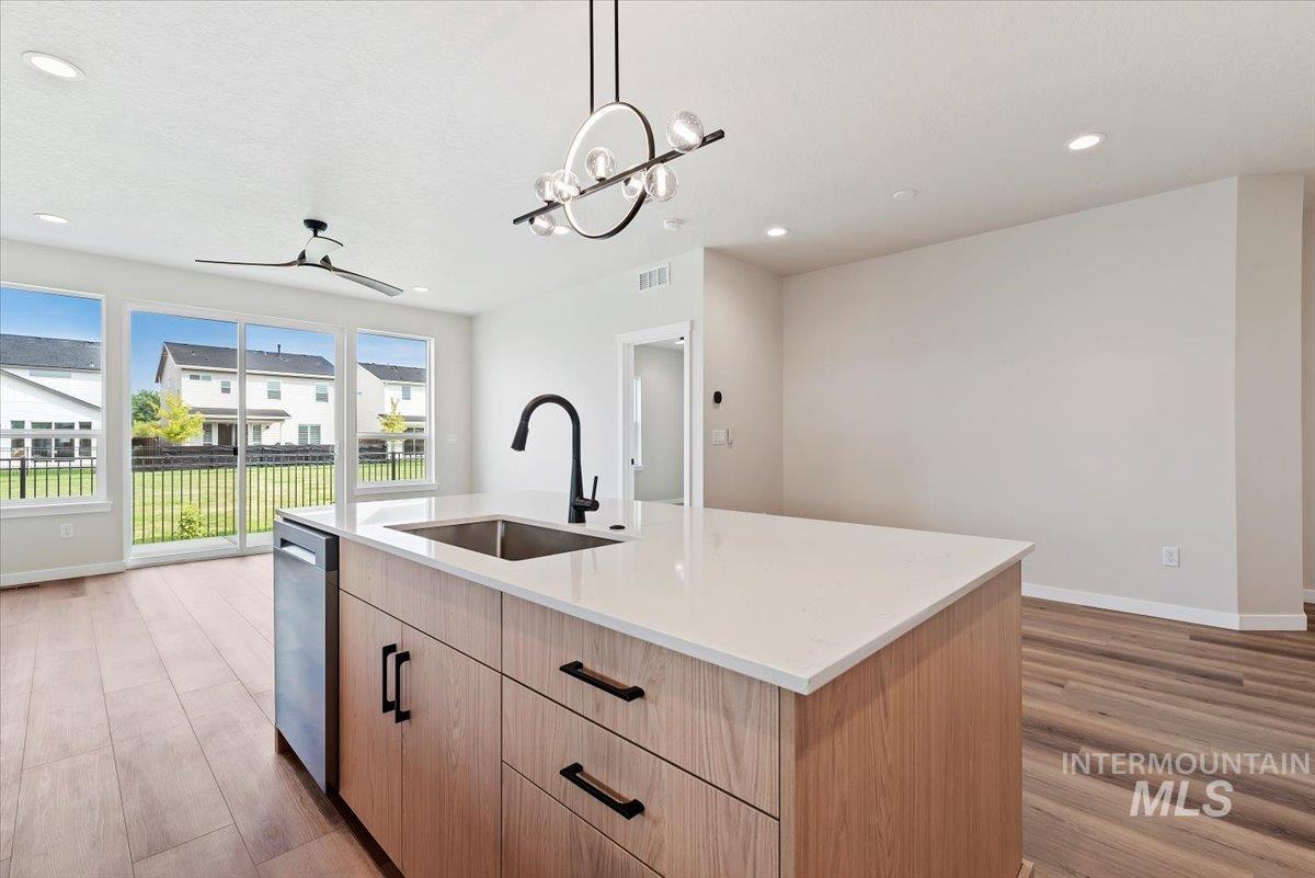 3866 W Spring House Ln