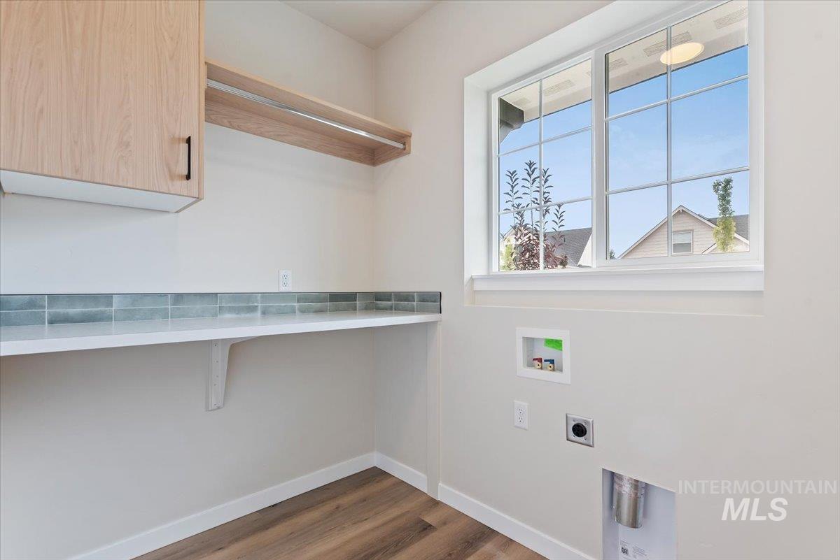 3866 W Spring House Ln