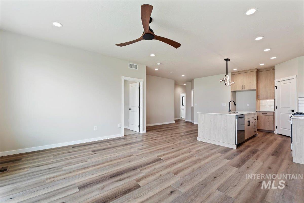 3866 W Spring House Ln