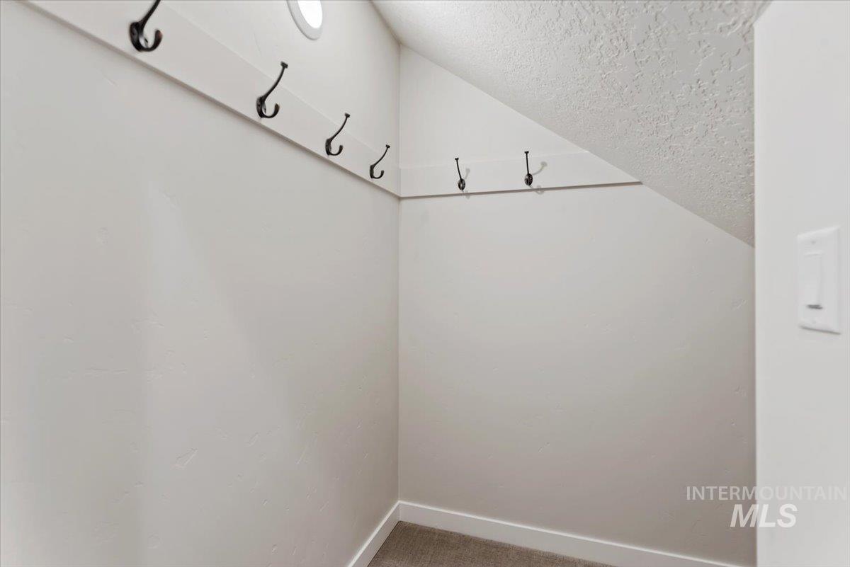 3866 W Spring House Ln