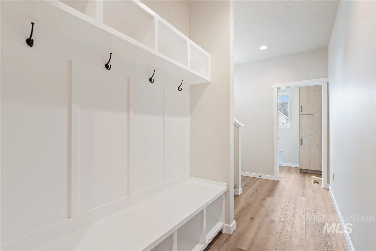 3866 W Spring House Ln