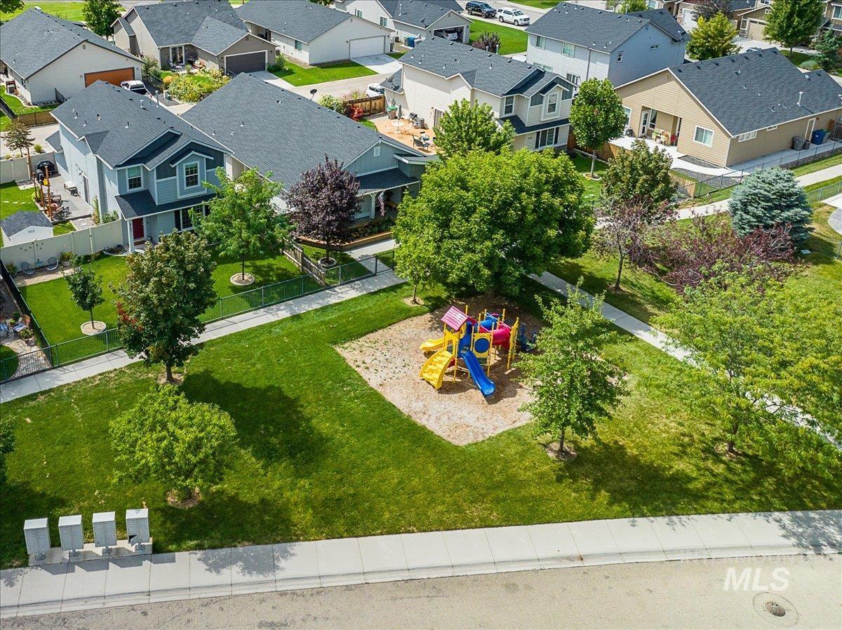 7623 N Sunglow Ave