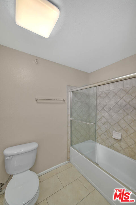 7320 HAWTHORN AVE Unit: 221