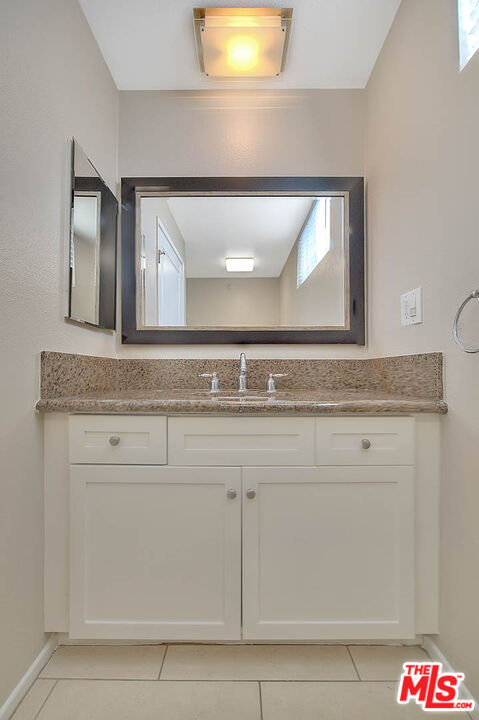 7320 HAWTHORN AVE Unit: 221