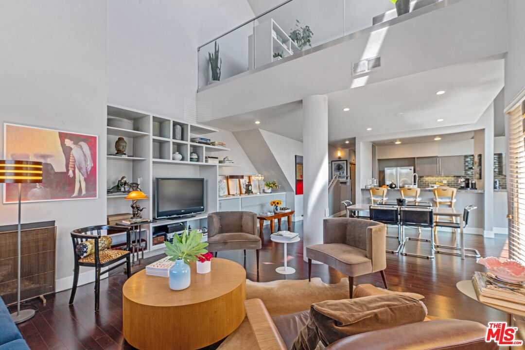 1670 MALCOLM AVE Unit: 302