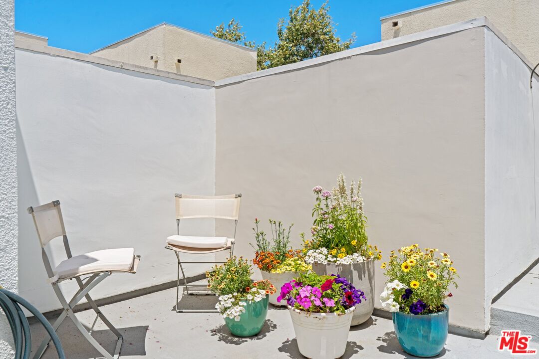 1670 MALCOLM AVE Unit: 302