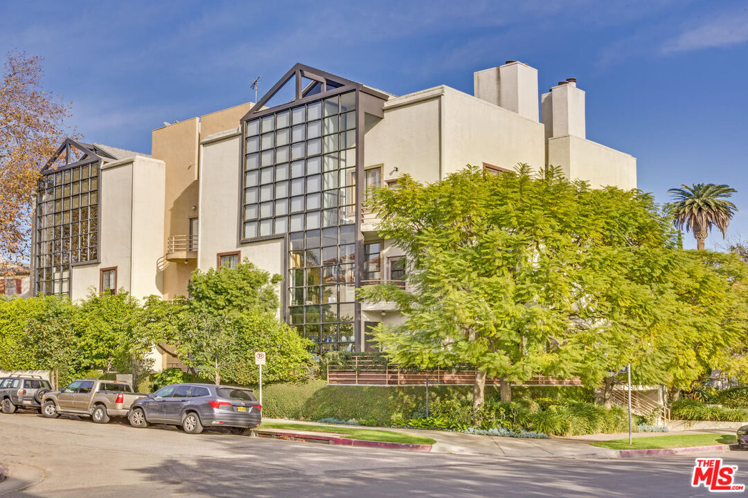 1670 MALCOLM AVE Unit: 302