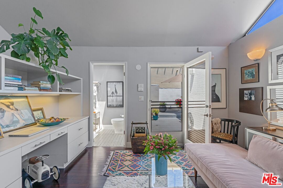 1670 MALCOLM AVE Unit: 302