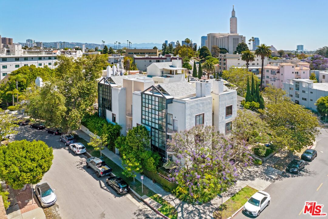 1670 MALCOLM AVE Unit: 302