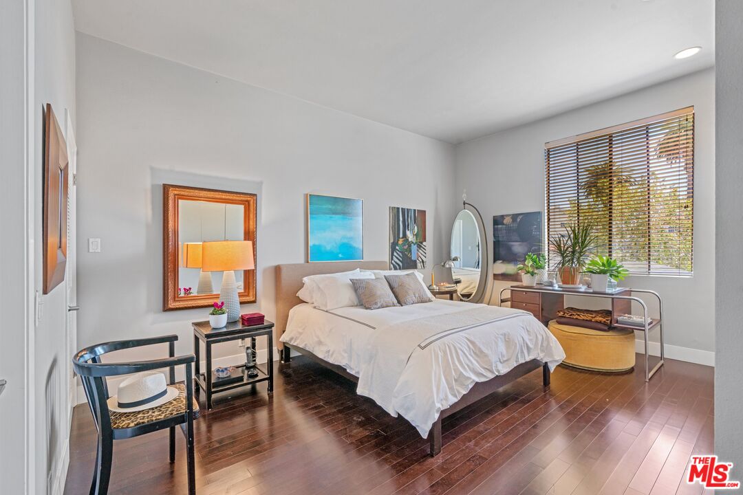 1670 MALCOLM AVE Unit: 302