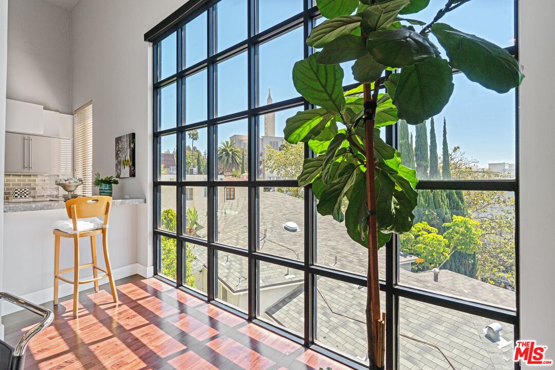 1670 MALCOLM AVE Unit: 302