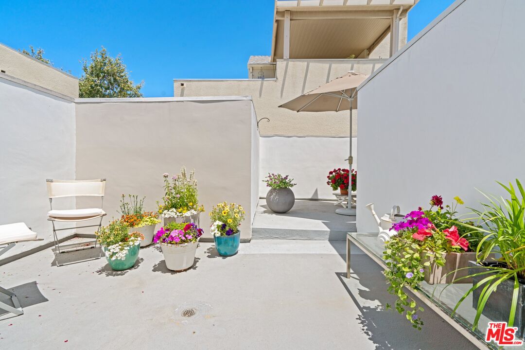 1670 MALCOLM AVE Unit: 302