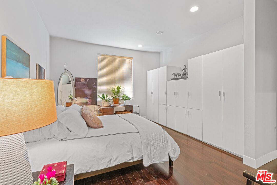 1670 MALCOLM AVE Unit: 302