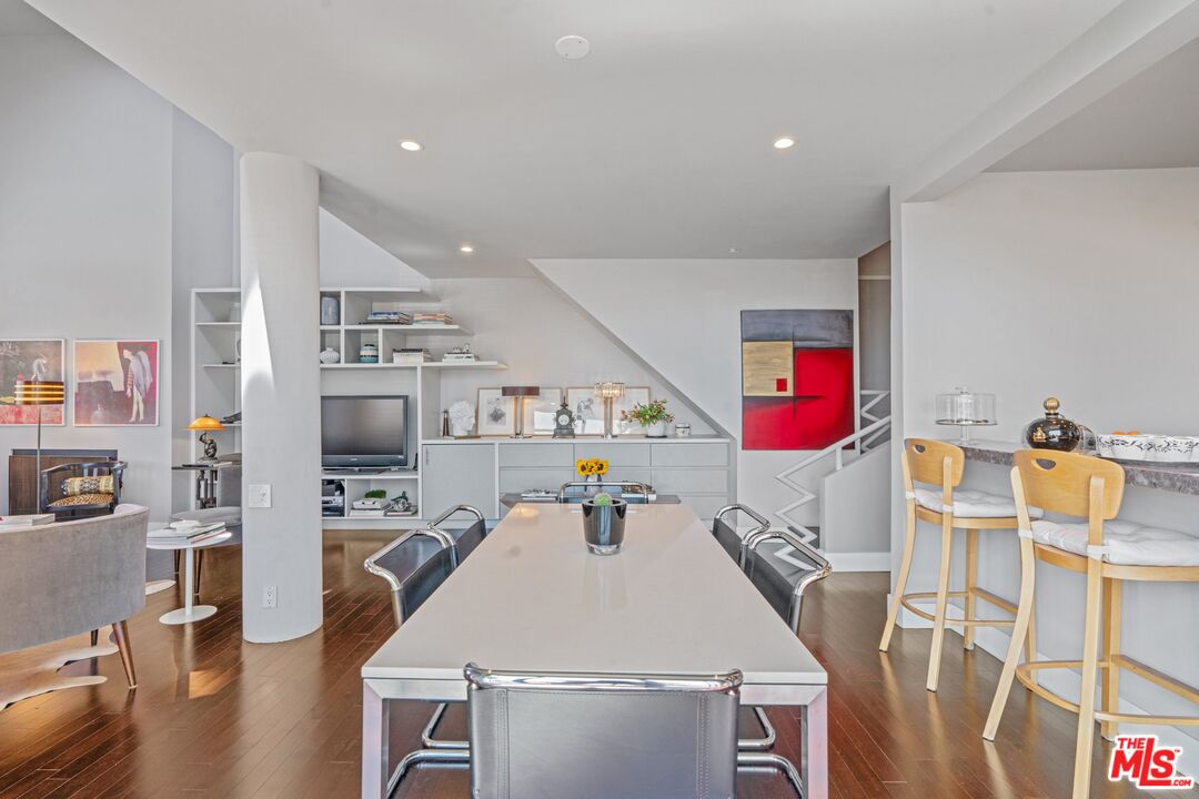1670 MALCOLM AVE Unit: 302