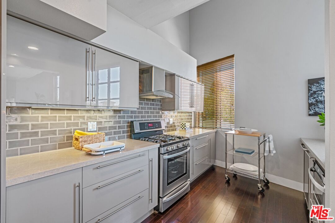 1670 MALCOLM AVE Unit: 302