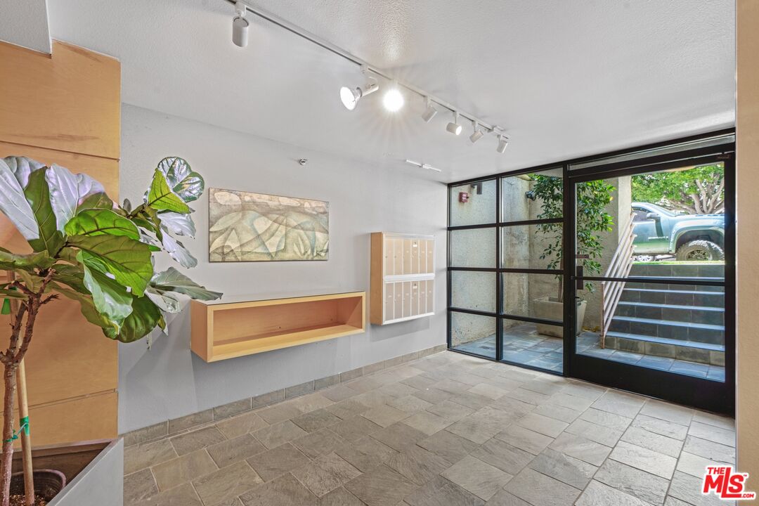 1670 MALCOLM AVE Unit: 302
