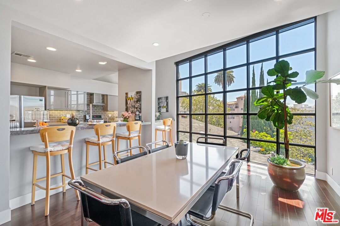 1670 MALCOLM AVE Unit: 302