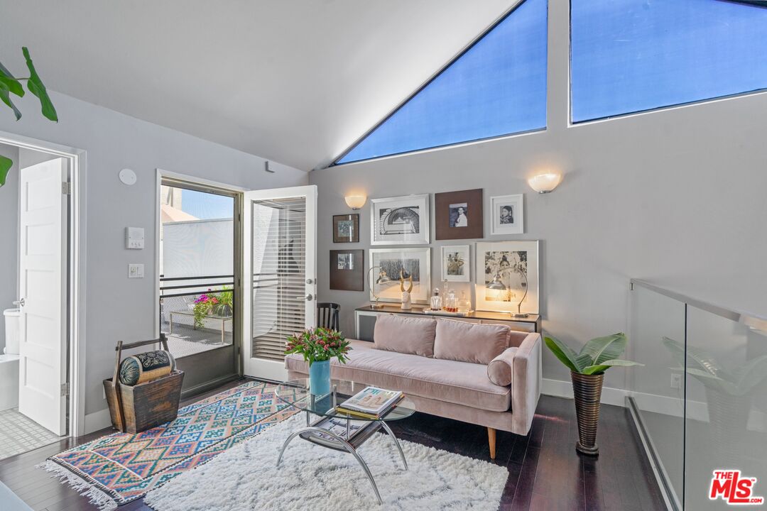 1670 MALCOLM AVE Unit: 302