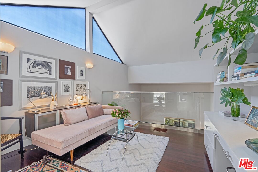 1670 MALCOLM AVE Unit: 302