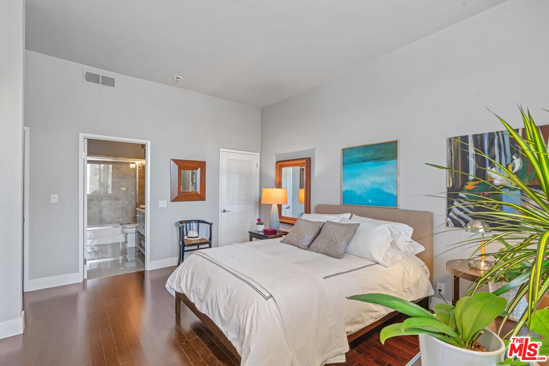 1670 MALCOLM AVE Unit: 302