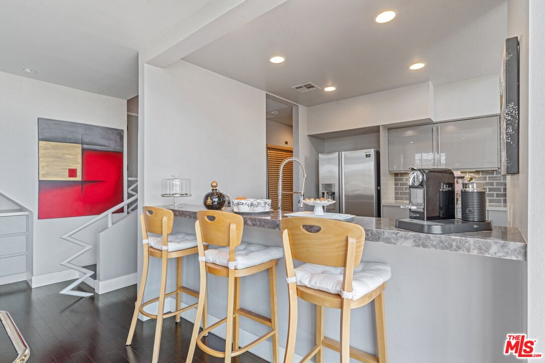 1670 MALCOLM AVE Unit: 302