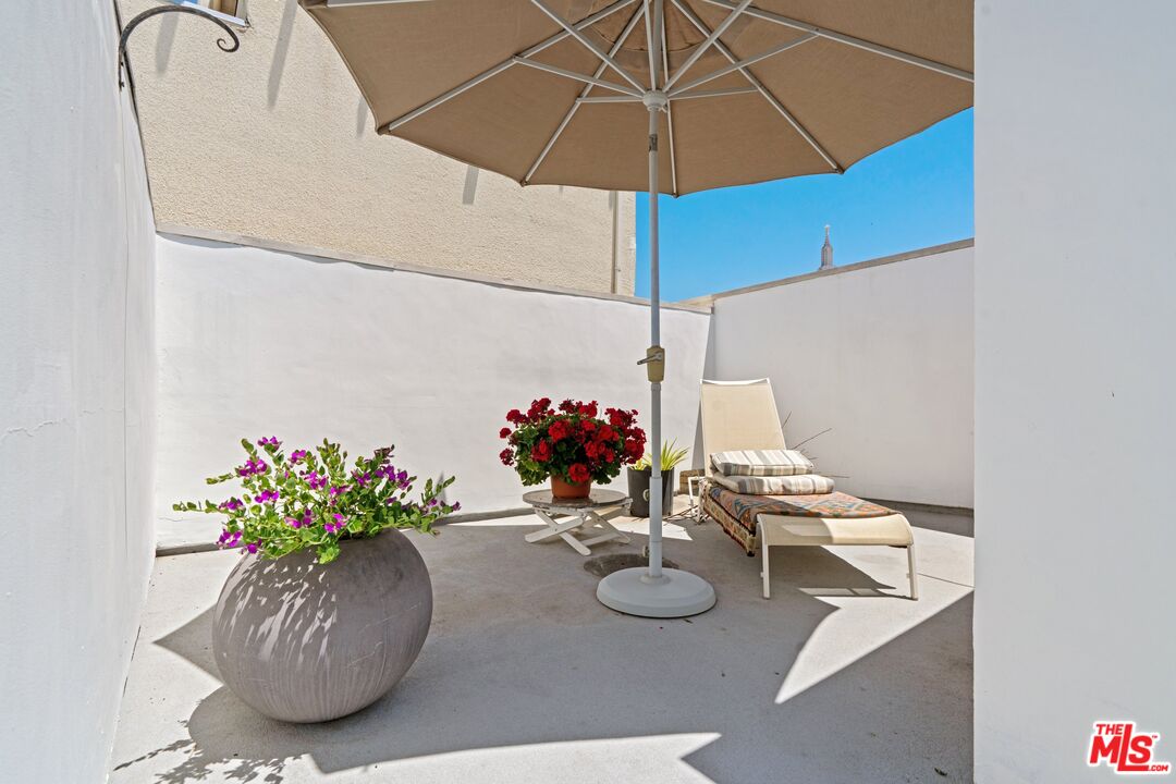 1670 MALCOLM AVE Unit: 302