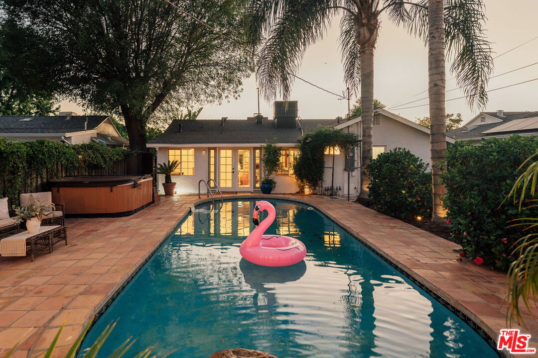 7520 White Oak Ave