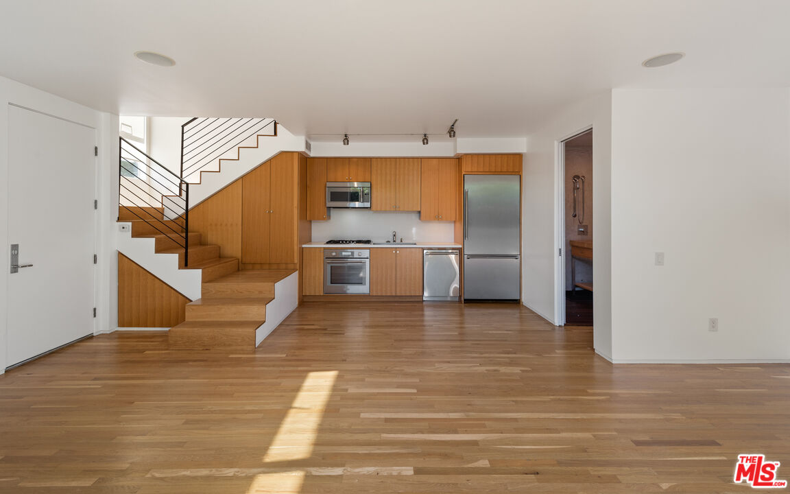 705 Sunset Ave Unit: Front unit