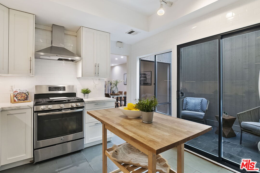 1220 Manning Ave Unit: 4