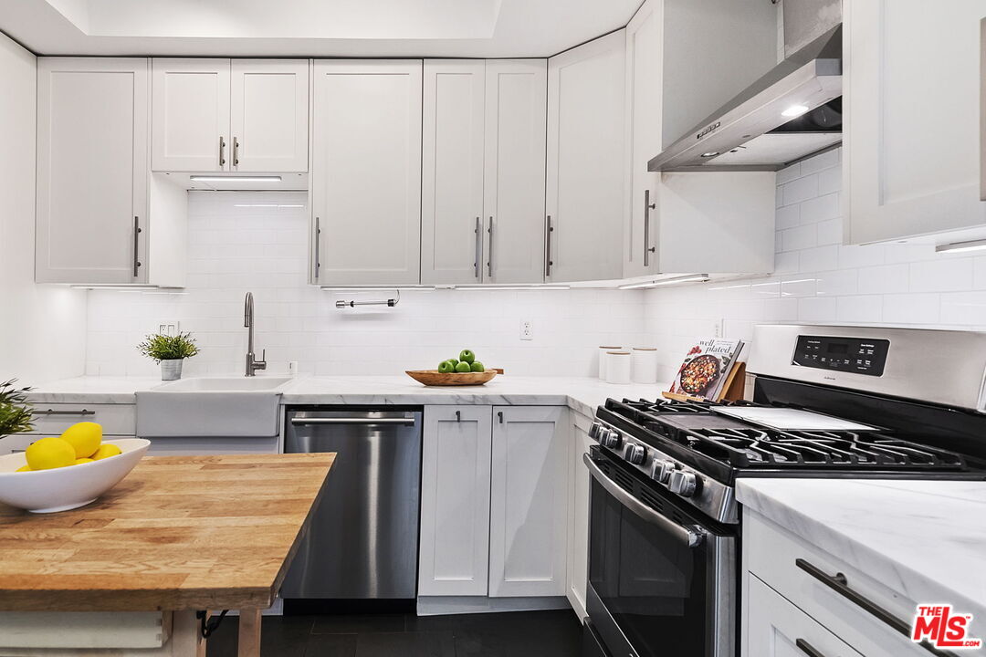 1220 Manning Ave Unit: 4