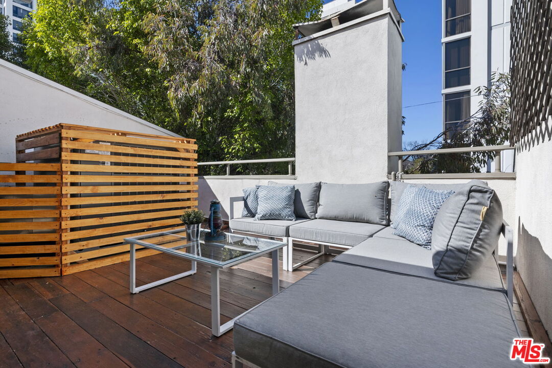 1220 Manning Ave Unit: 4