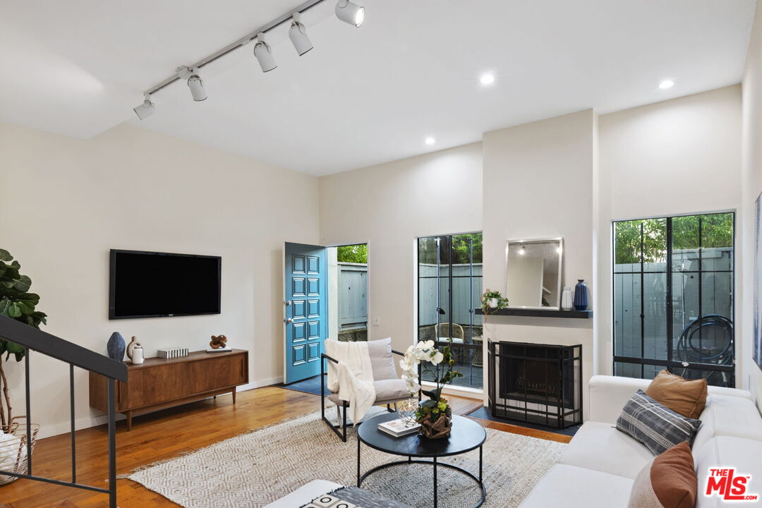 1220 Manning Ave Unit: 4