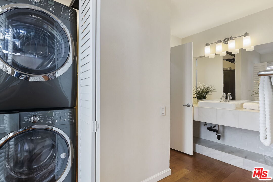 1220 Manning Ave Unit: 4