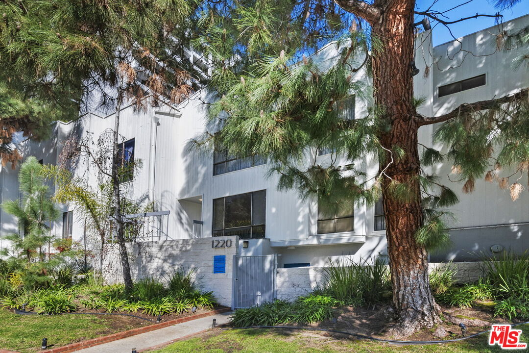 1220 Manning Ave Unit: 4