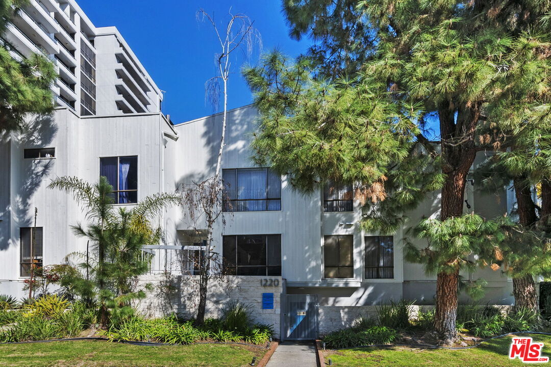 1220 Manning Ave Unit: 4