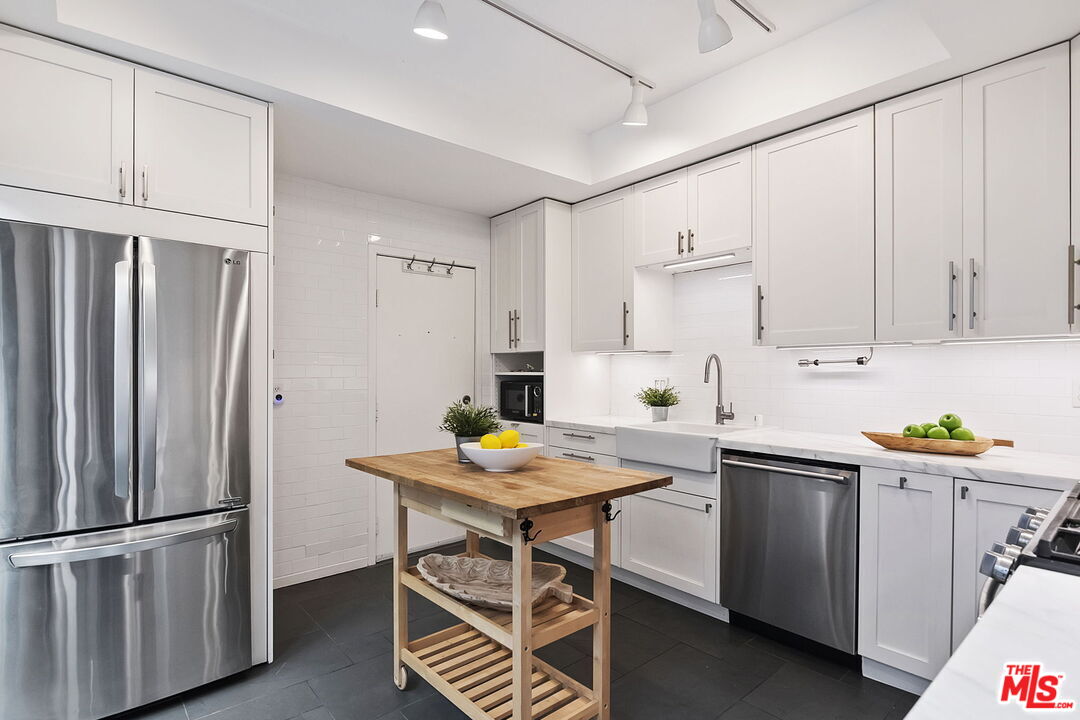 1220 Manning Ave Unit: 4