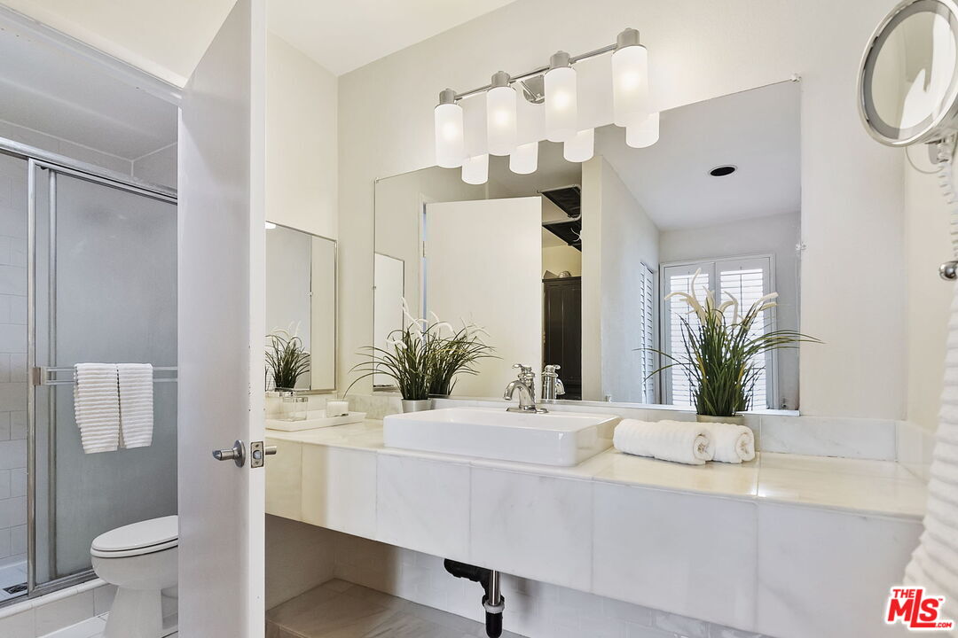 1220 Manning Ave Unit: 4