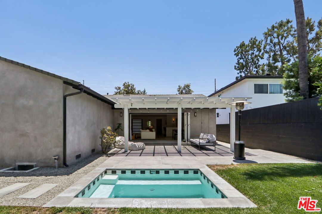 13117 Magnolia Blvd