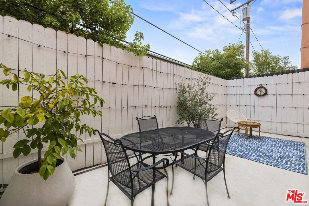 1400 N Hayworth Ave Unit: 10