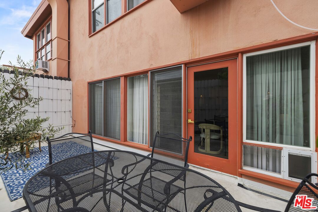 1400 N Hayworth Ave Unit: 10