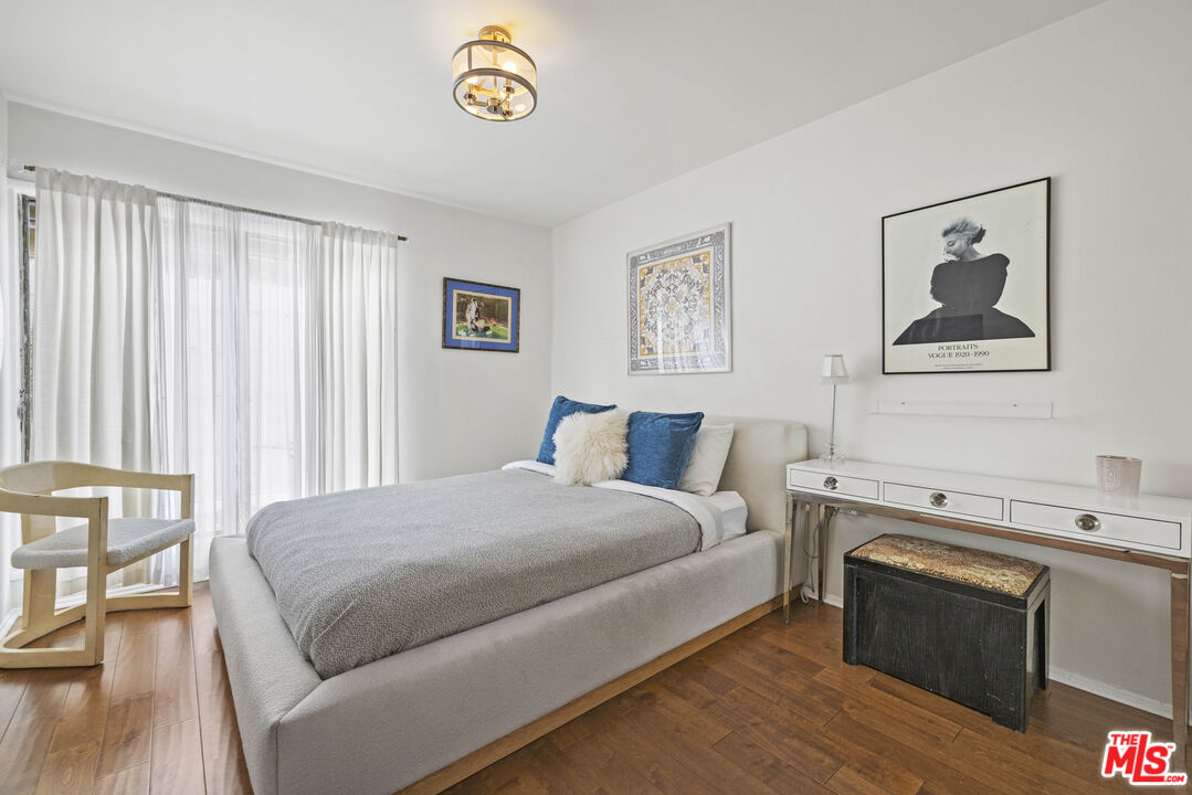 1400 N Hayworth Ave Unit: 10